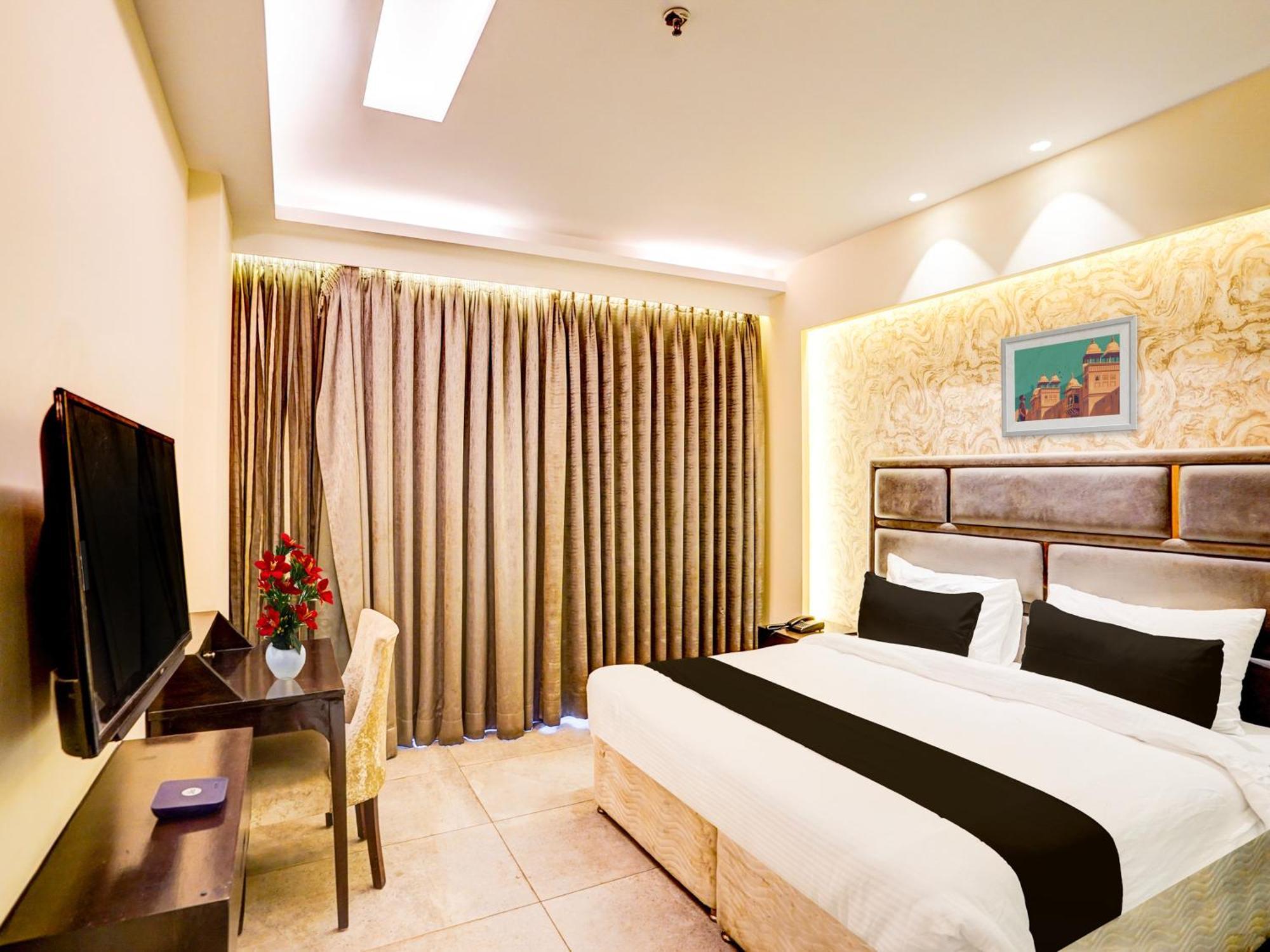 Super Townhouse Pitampura West Enclave Otel Delhi  Dış mekan fotoğraf