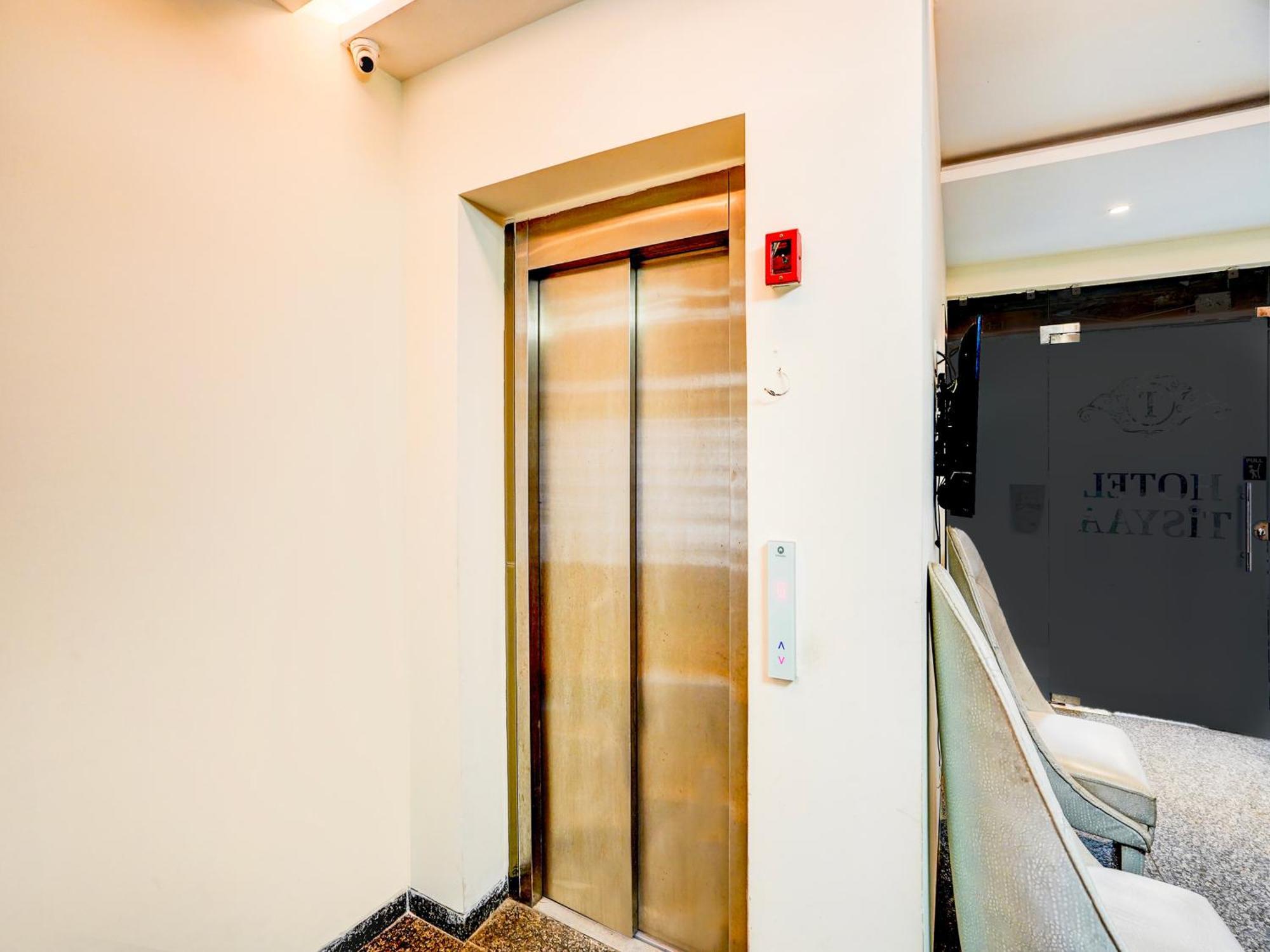 Super Townhouse Pitampura West Enclave Otel Delhi  Dış mekan fotoğraf