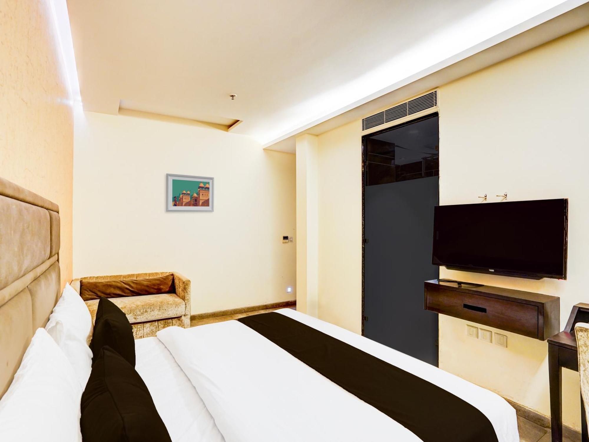 Super Townhouse Pitampura West Enclave Otel Delhi  Dış mekan fotoğraf